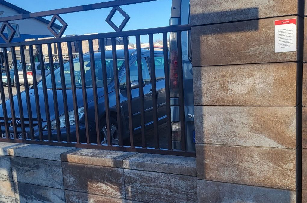 Ogrodzenie Joniec – pustak ogrodzeniowy BH20 amber